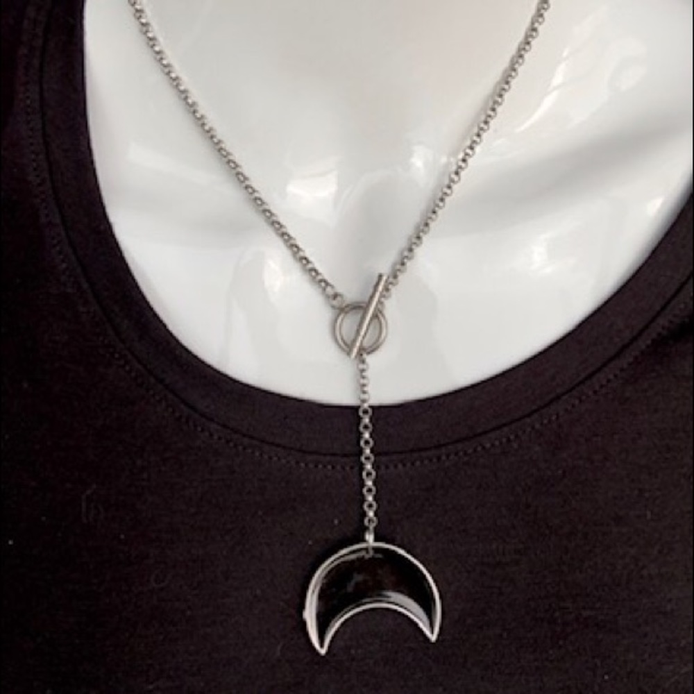 Black resin & glitter moon steel lariat necklace - Picture 8 of 11